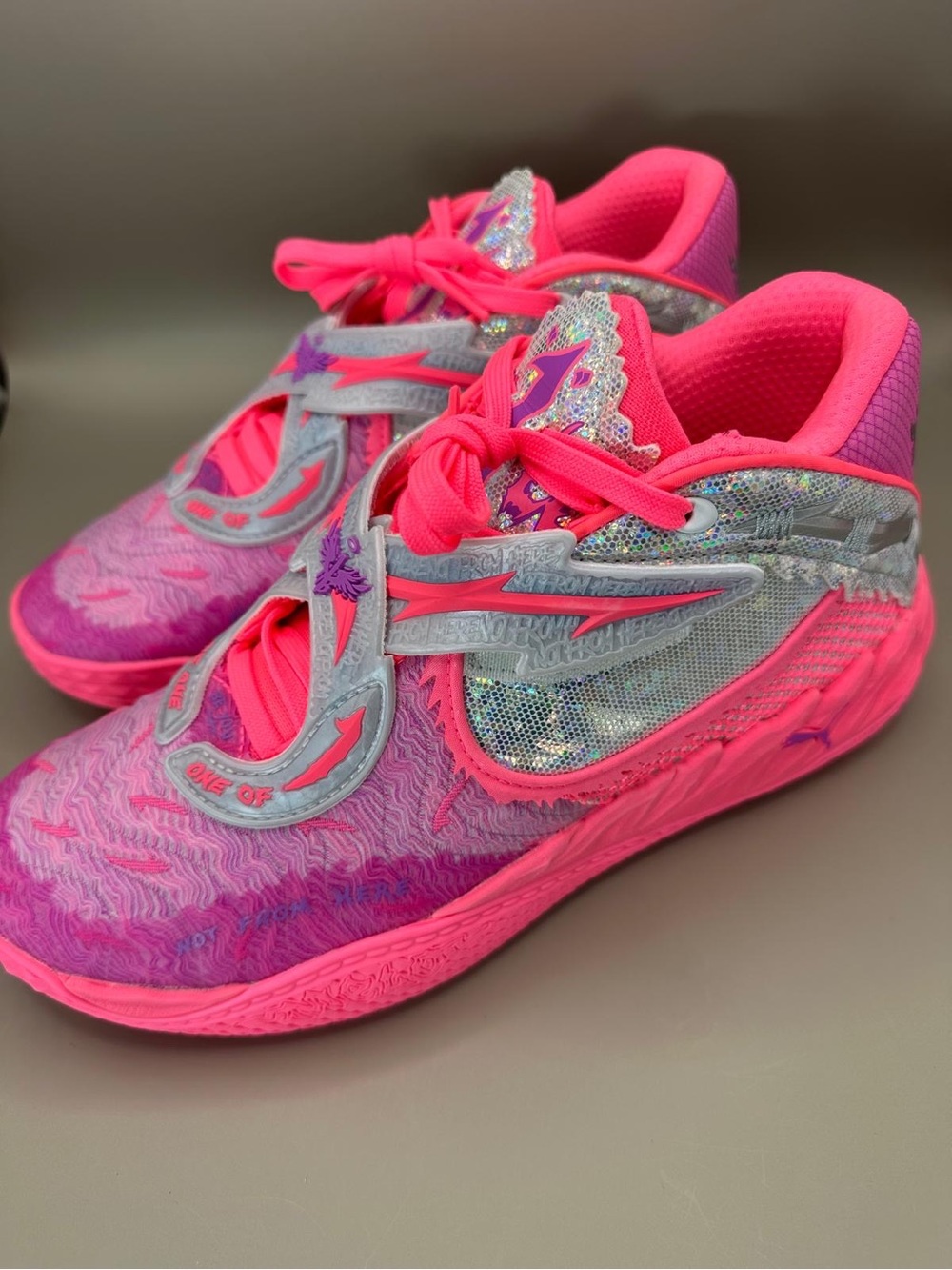 Puma MB.05 World Tour LaMelo Ball Pink Silver Men's Size 9.5 Sneaker 312129-01